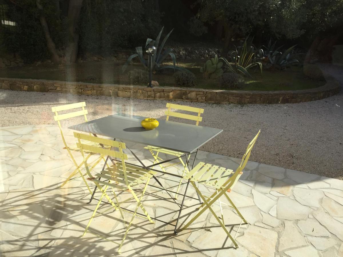 Вілла Maison Privee Au Calme Dans Mas Provencal Санарі-сюр-Мер Екстер'єр фото