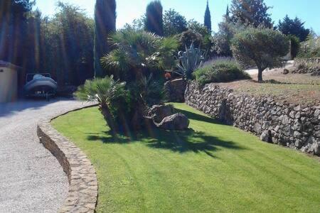 Вілла Maison Privee Au Calme Dans Mas Provencal Санарі-сюр-Мер Екстер'єр фото